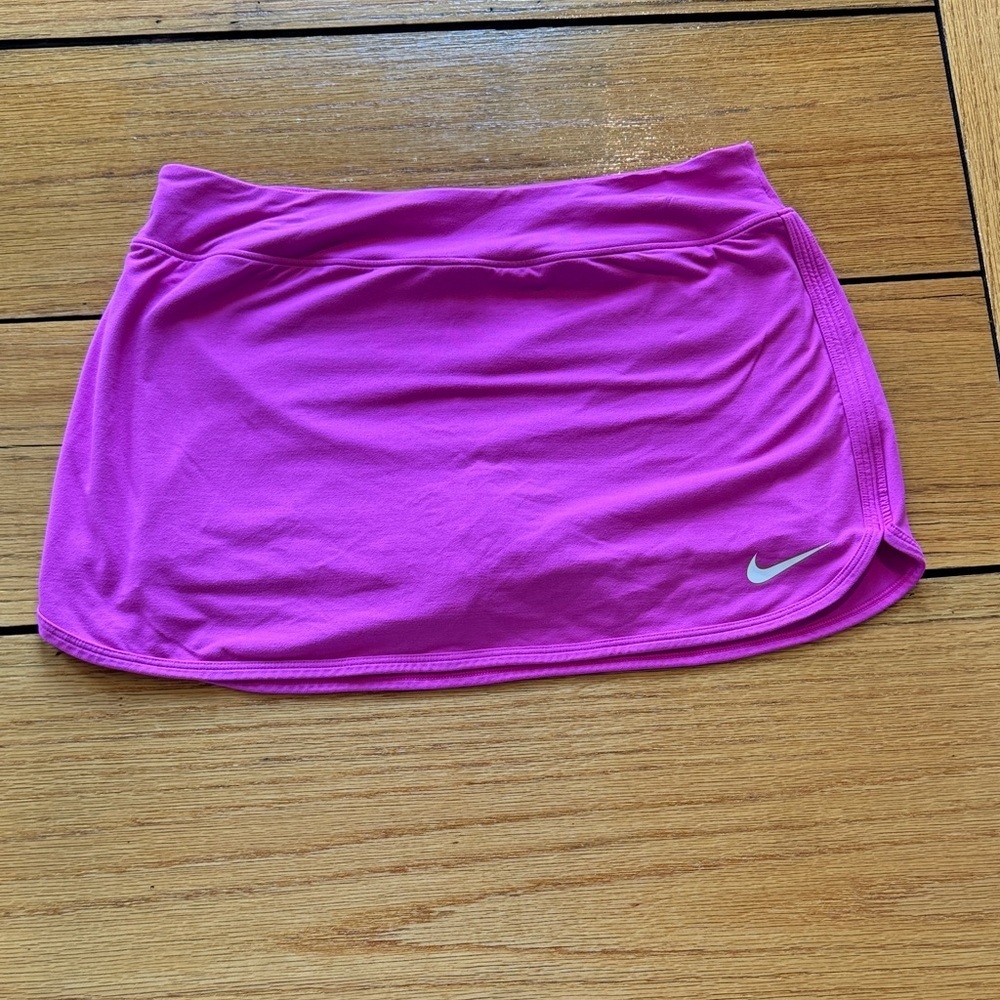 Nike Women's Bright Pink Mini Skort size medium excellent used condition